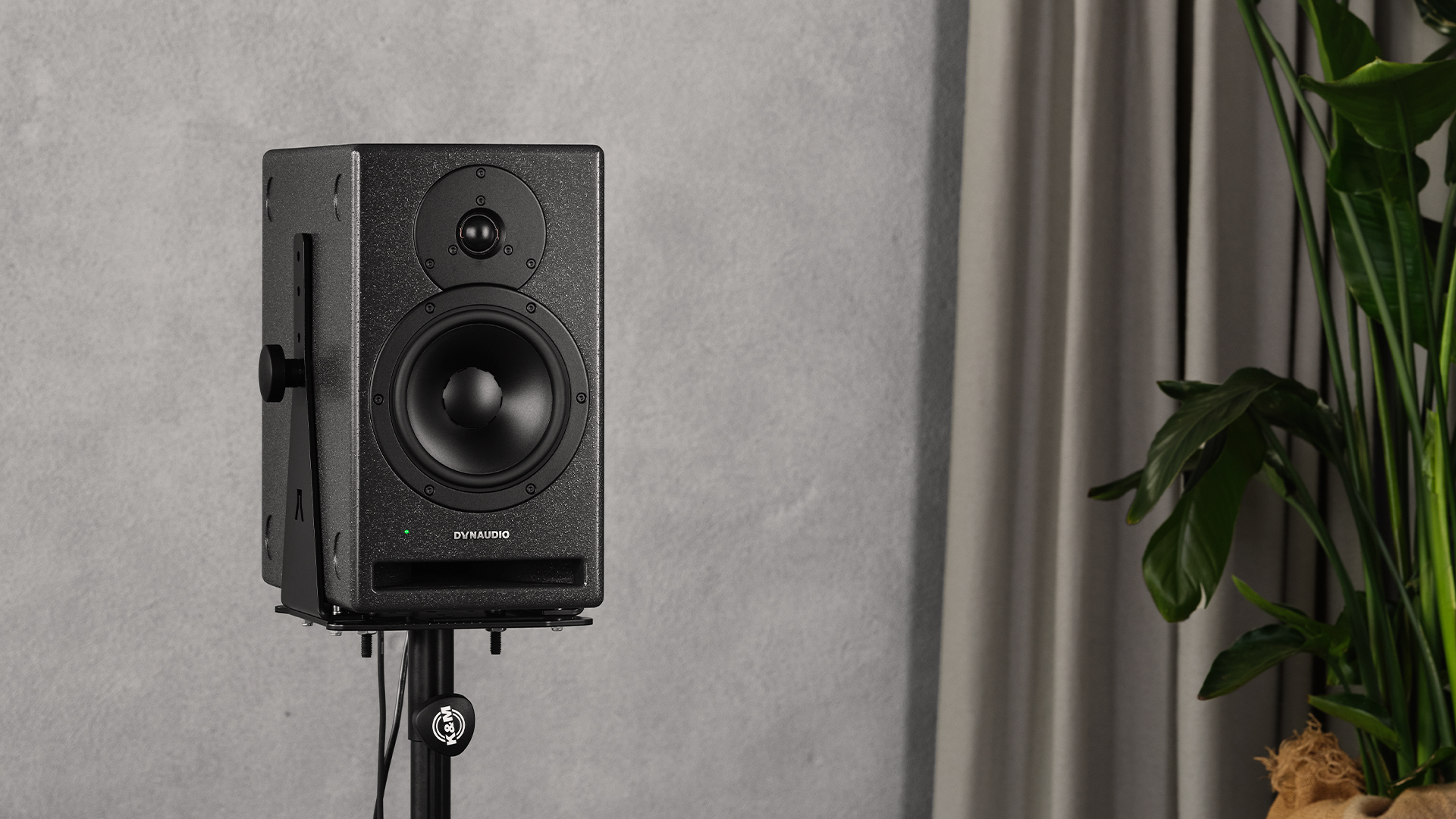 1920x1080px_FB-YT_DynaudioCore7_01v2