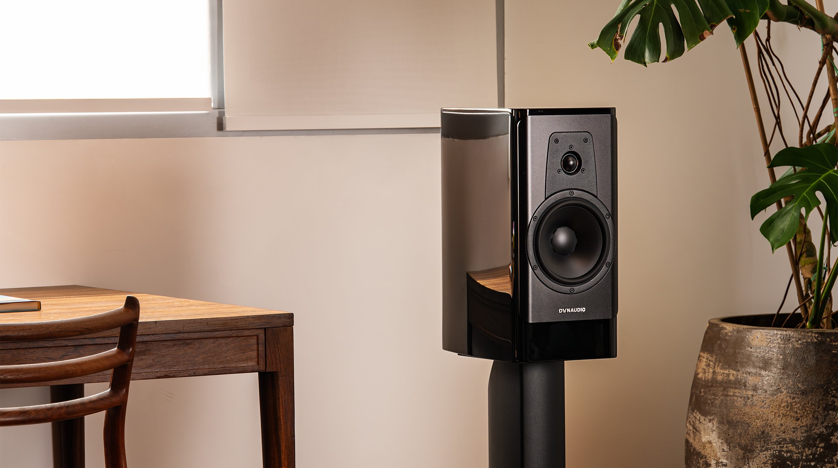 Dynaudio_Contour20_BlackEdition_11_edited_web